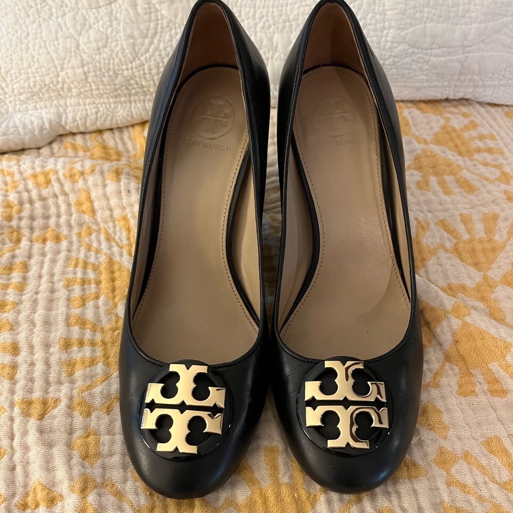 Tory Burch Black Leather Pumps